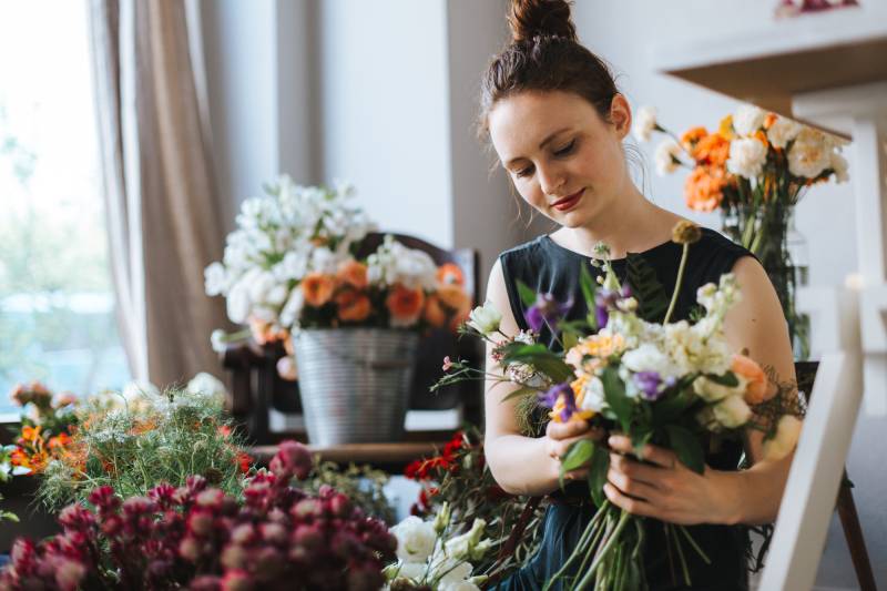 Fabrication d'étiquettes cartonnées pour un fleuriste à Chaponnay proche de Lyon
