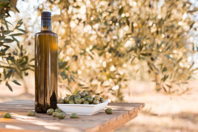 Fabricant d'etiquettes personnalisées haut de gamme pour bouteilles d'huile d'olive en Isère.